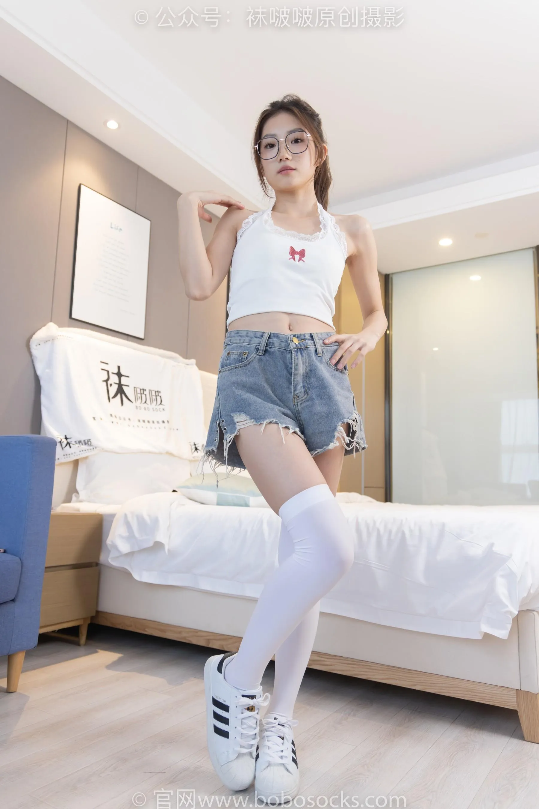 [BoBoSocks袜啵啵]NO.204 小沫-高跟鞋、贝壳头板鞋、白丝大腿袜、黑丝大腿袜 [47P]插图3